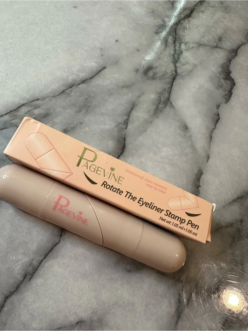 Winged Eyeliner Stamp Pen — Black